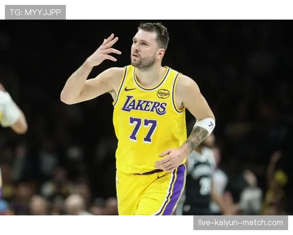 与东契奇挡拆制造空位 威廉姆斯三分命中回升