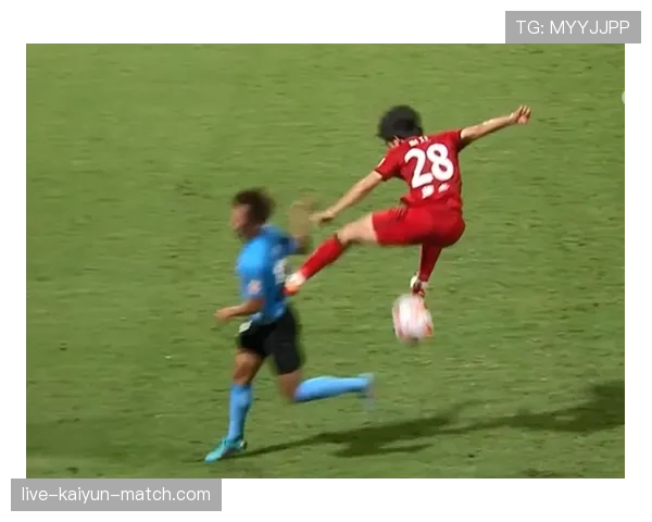 直接任意球的判罚条件及裁判执行细节解析