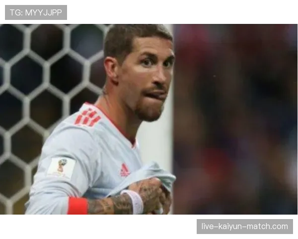 关键战里，年少马拉多纳盘带撕后防，晚期直塞转型